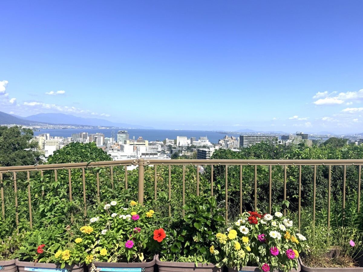 滋賀の琵琶湖を望む風景